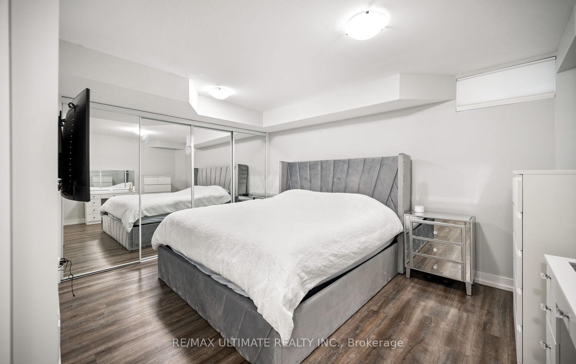 Basement bedroom w/ wall-to-wall closet and window