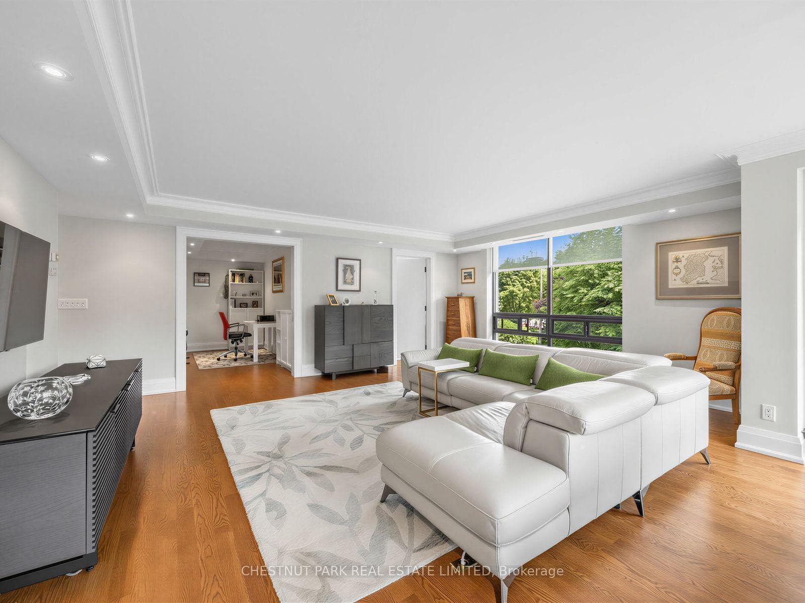 625 Avenue Road Unit 304 photo 12