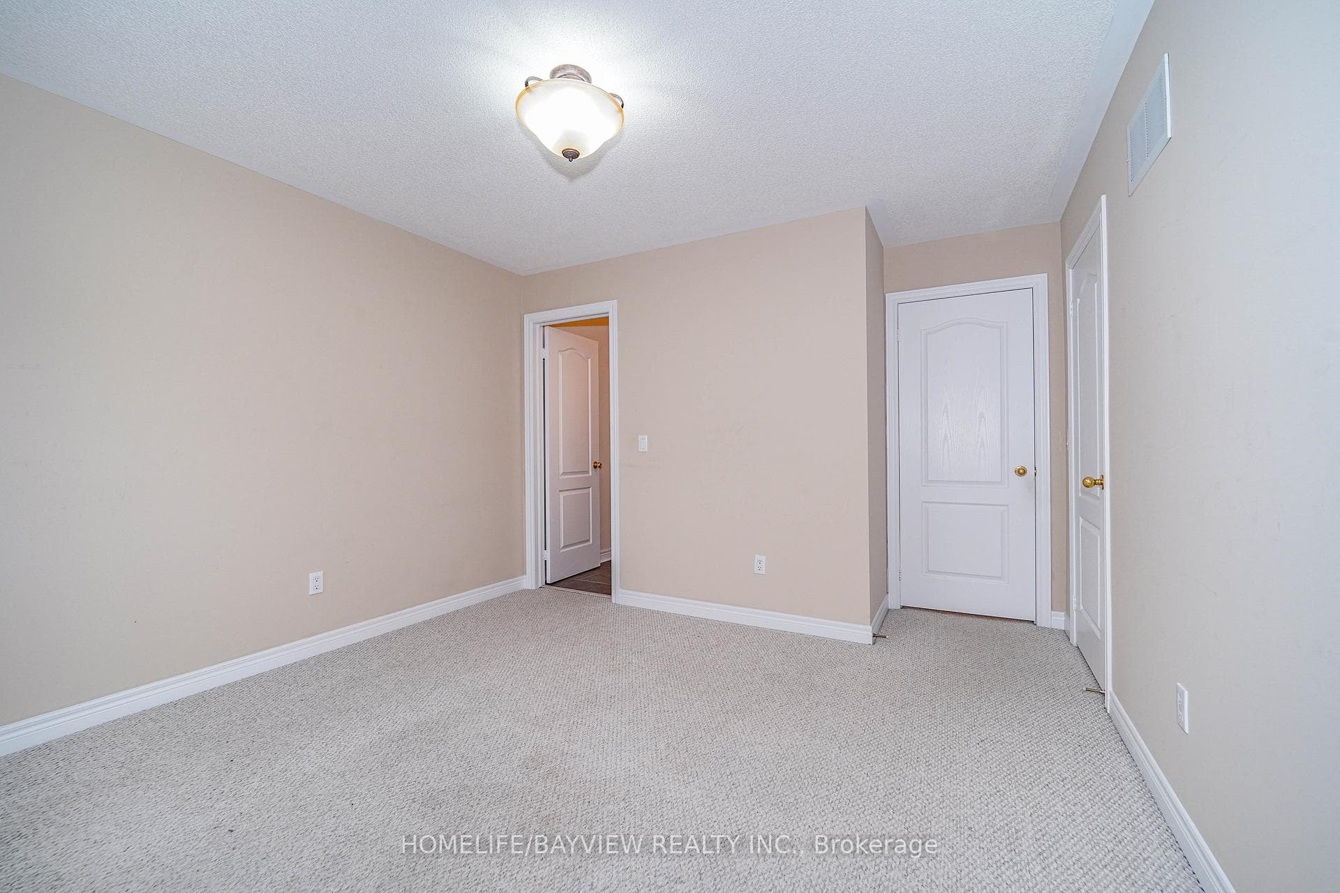 88 Regatta Avenue photo 30