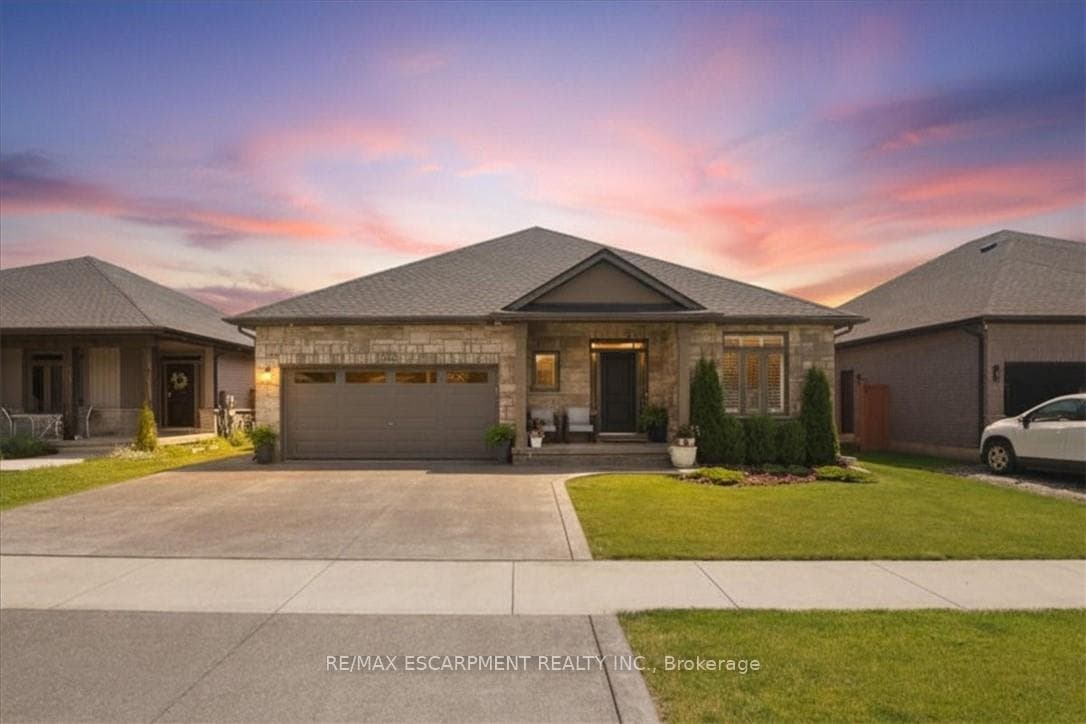 242 JULIA Drive photo 1
