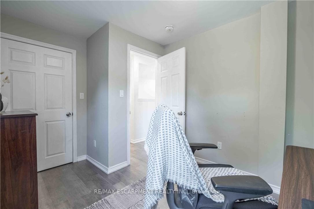 195 Wood Street photo 16