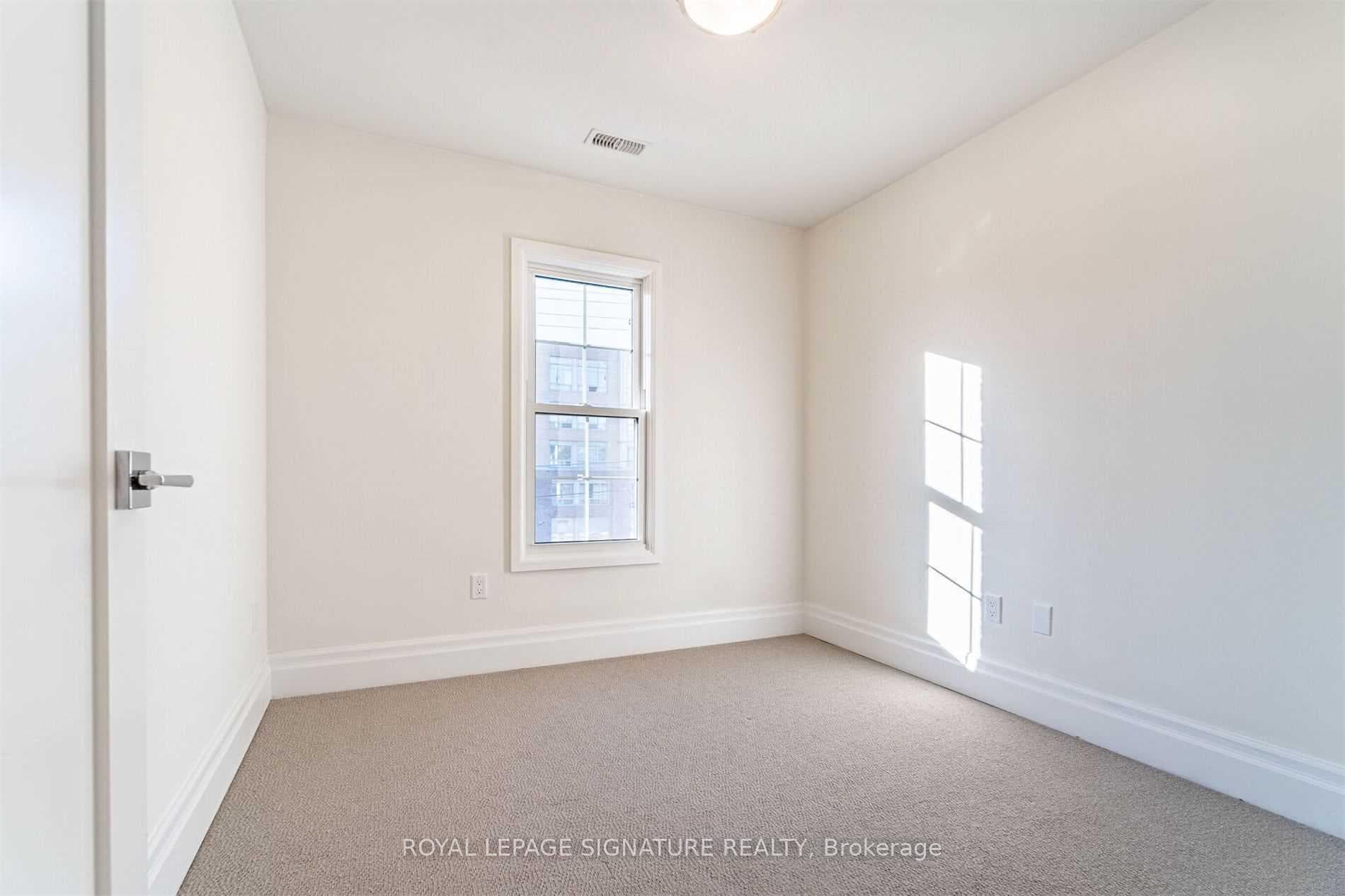 760 Lakeshore Road Unit 202 photo 10