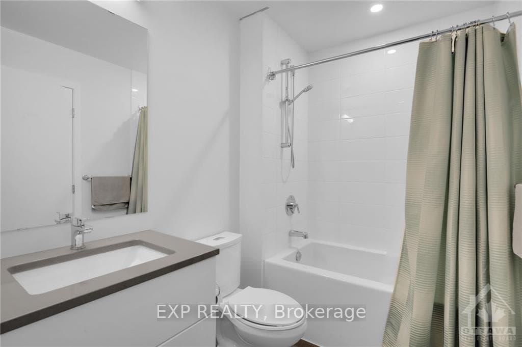 98 RICHMOND Road Unit 807 photo 13