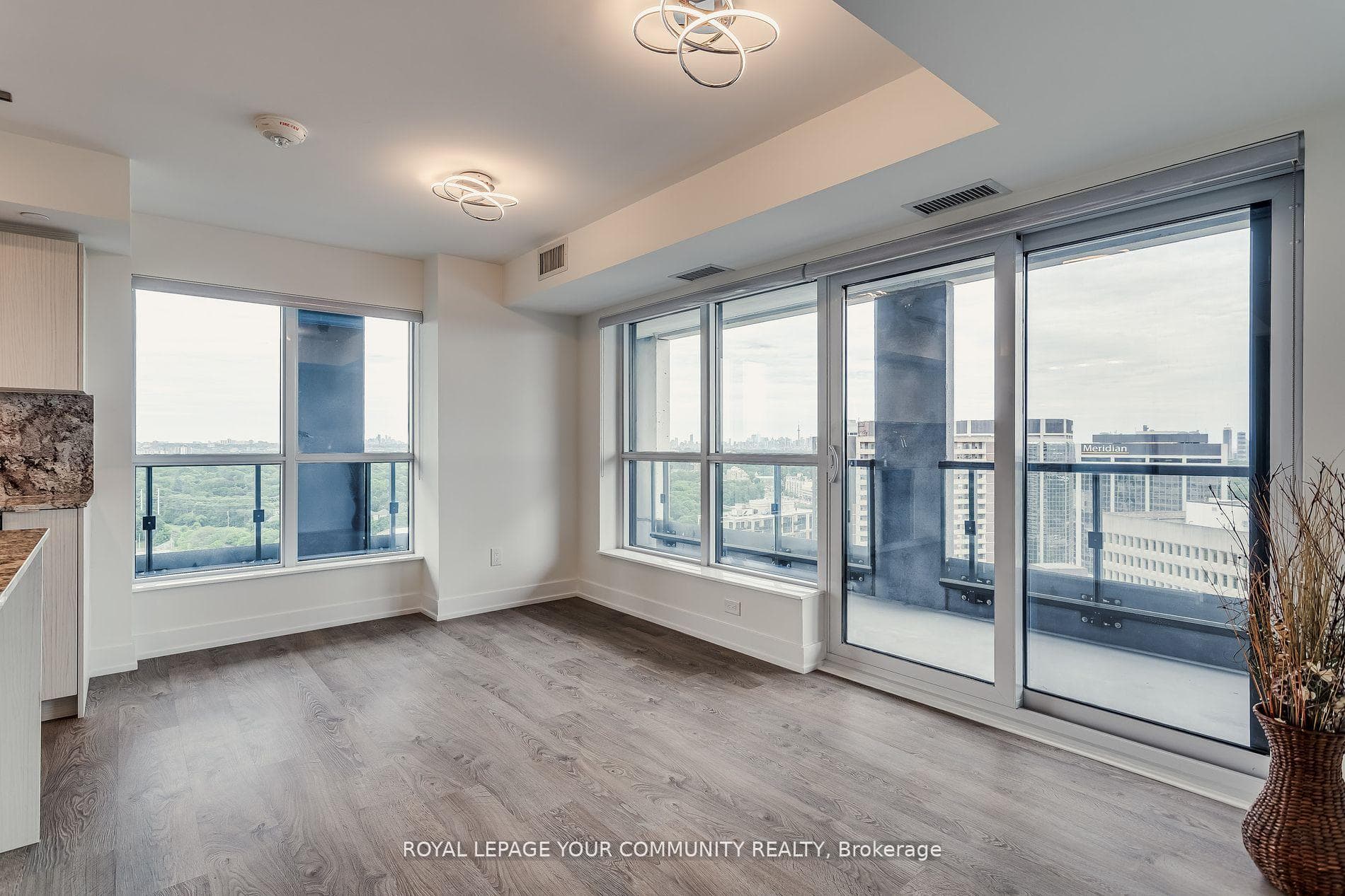 5 Mabelle Avenue Unit 2128 photo 10