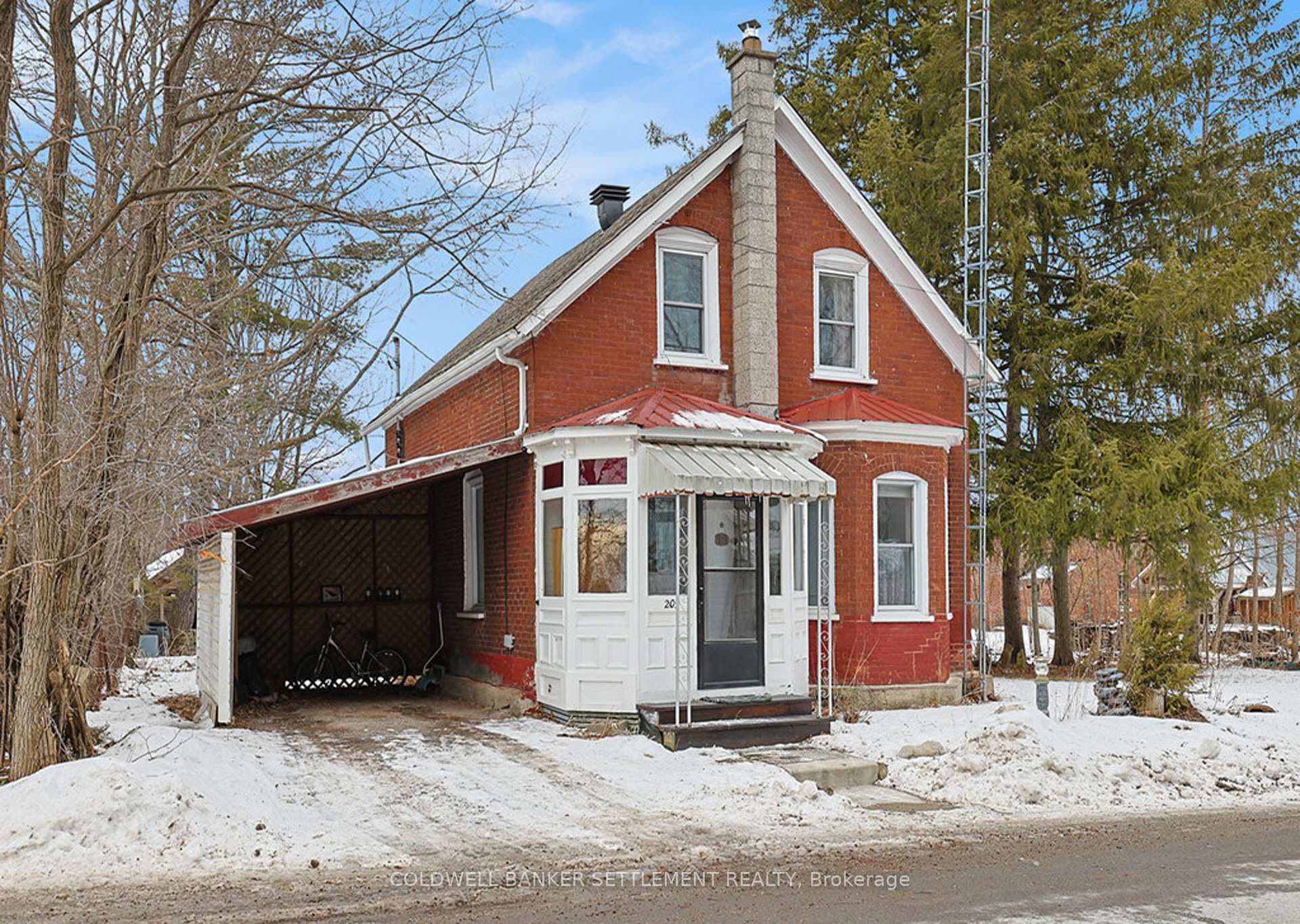 205 LEWIS Street photo 2