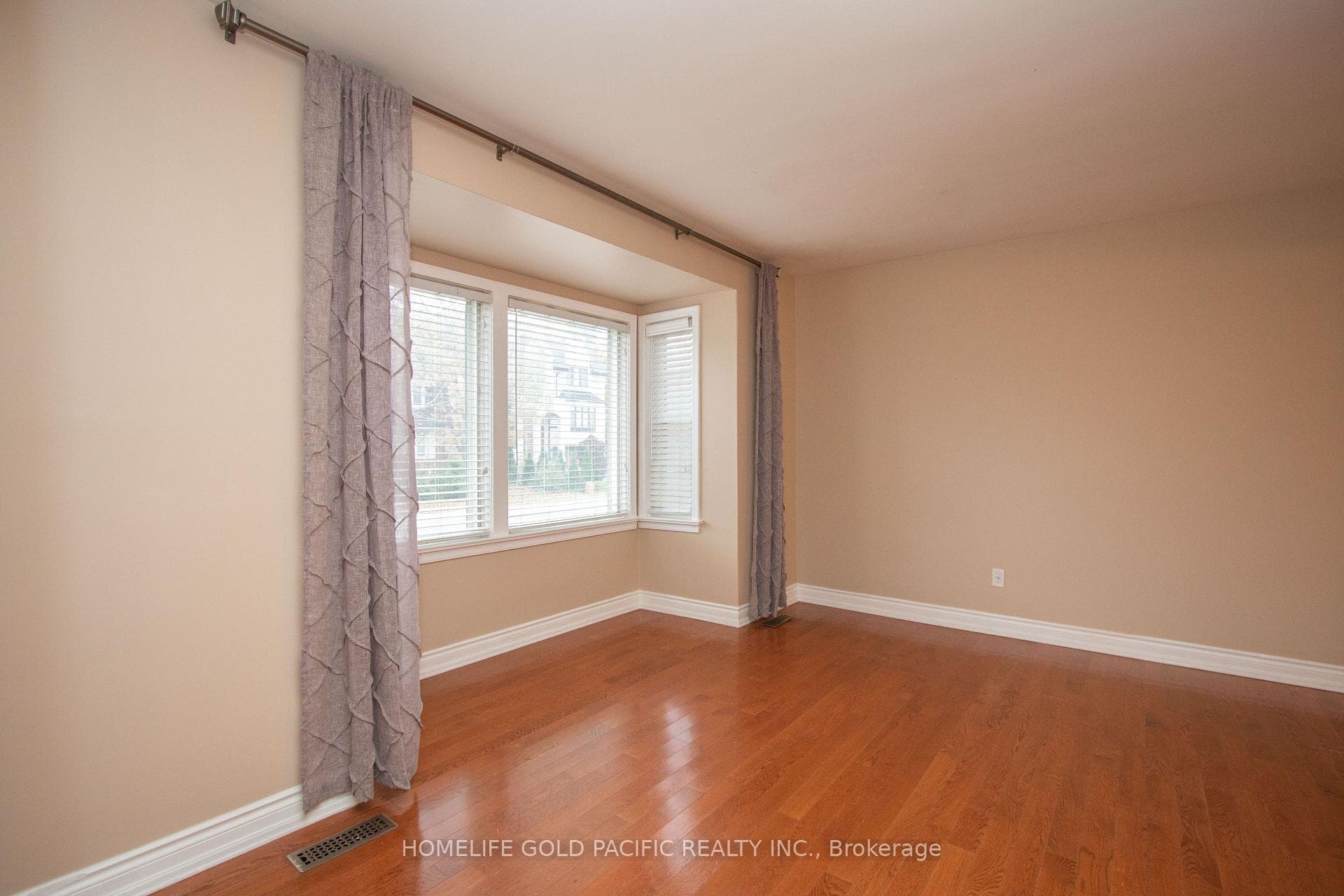 112 Anndale Drive photo 5