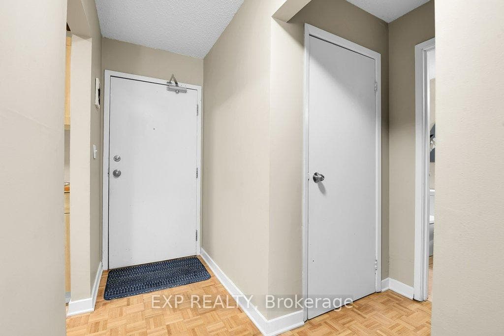 825 MacOdrum Drive Unit 3 photo 6