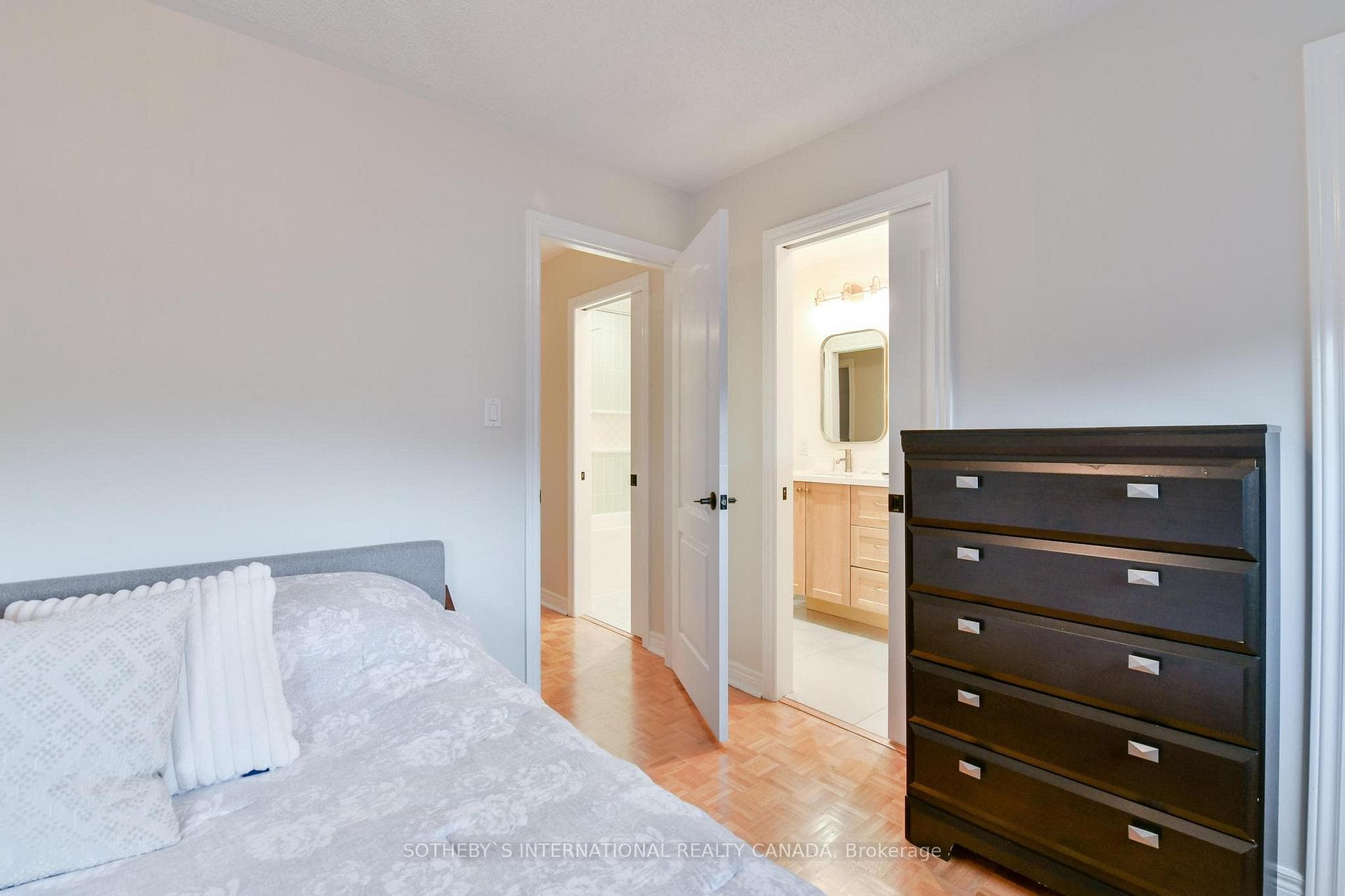22 Laura Sabrina Drive photo 17