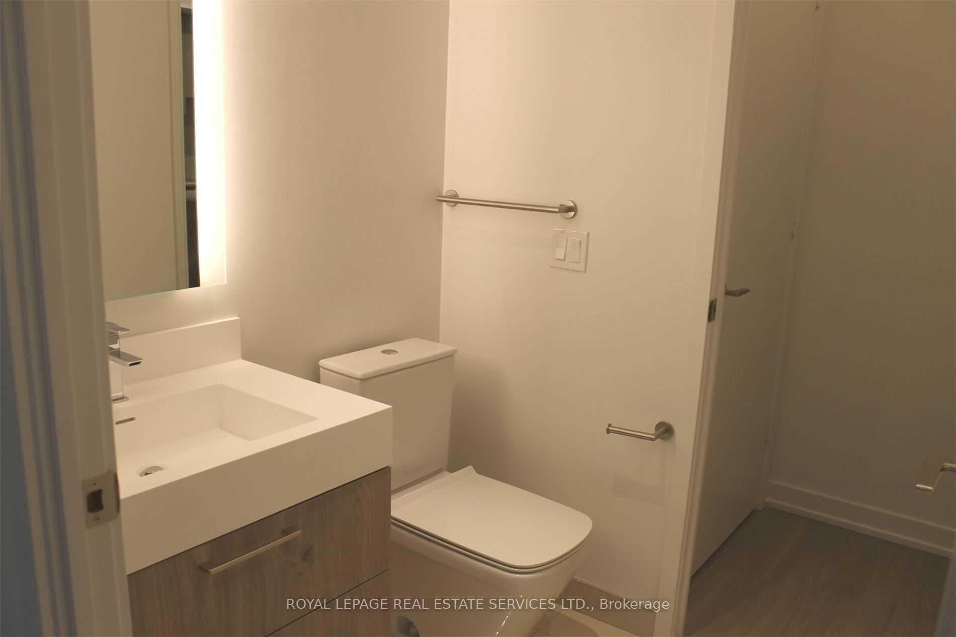 1 Yorkville Avenue Unit 2007 photo 9