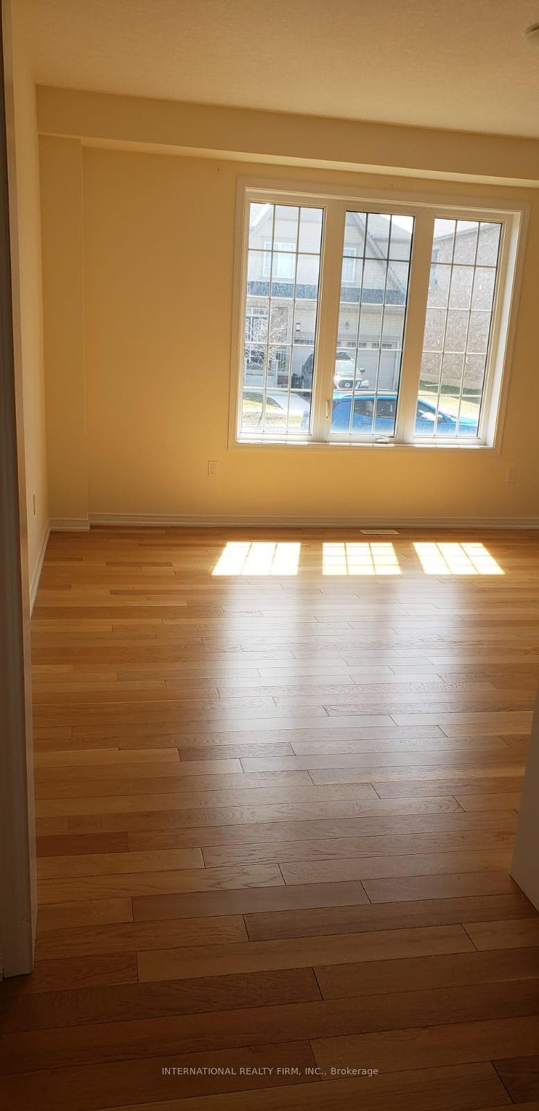 30 Sara Drive photo 3