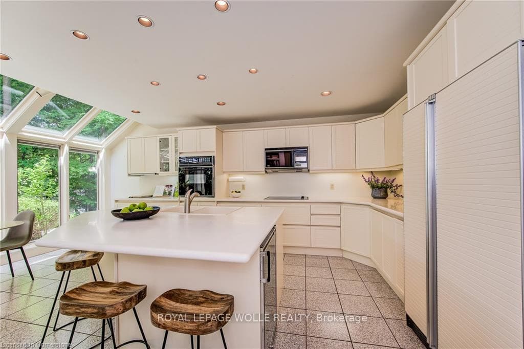368 Warrington Drive photo 21