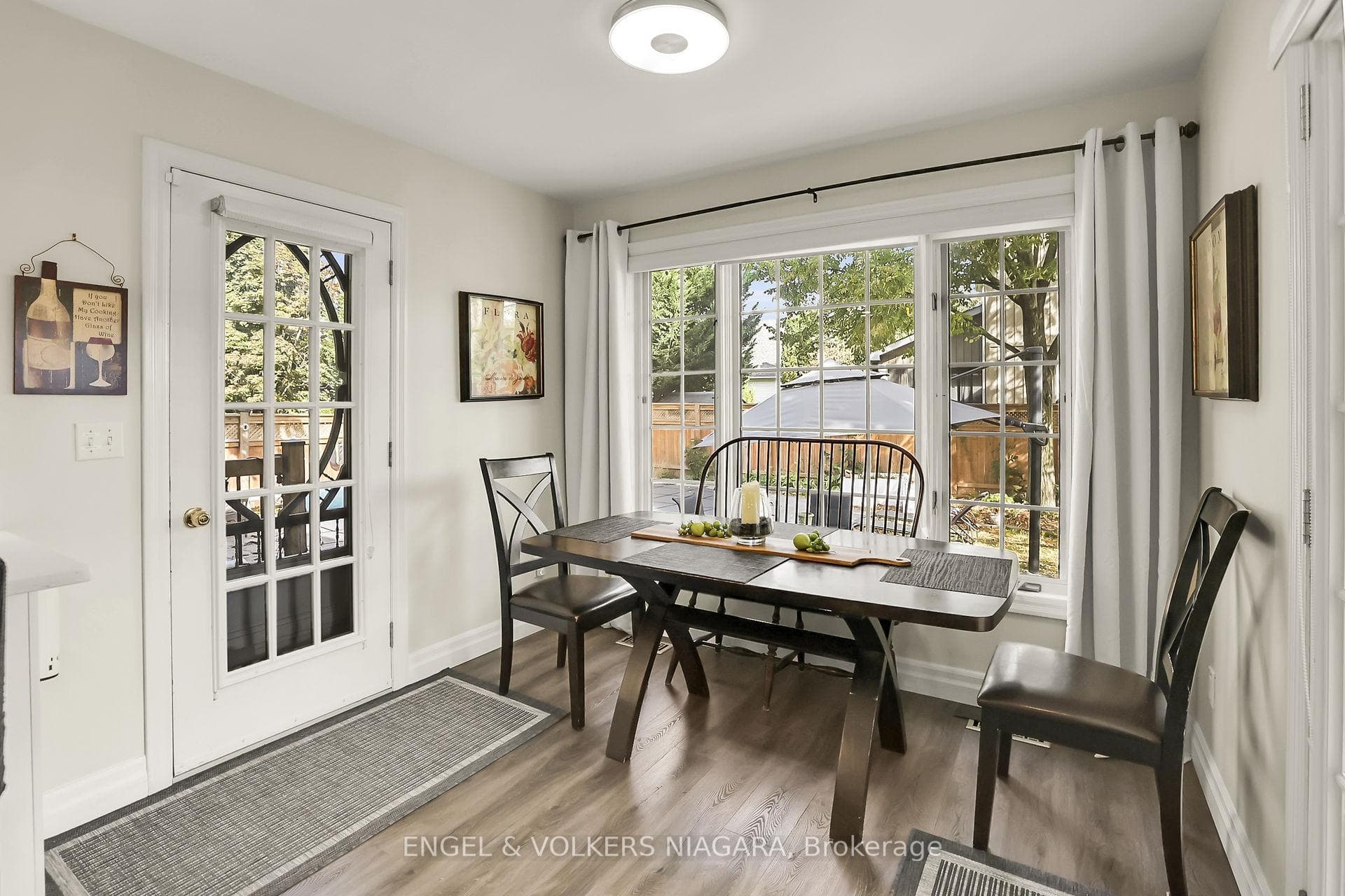 BREAKFAST NOOK