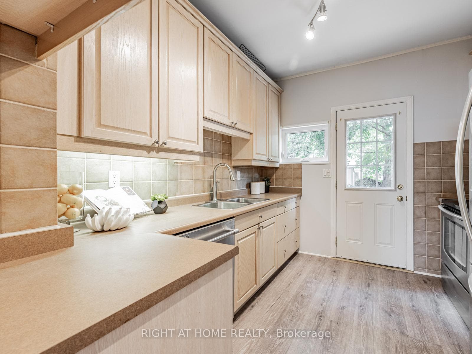 33 Wiley Avenue photo 12