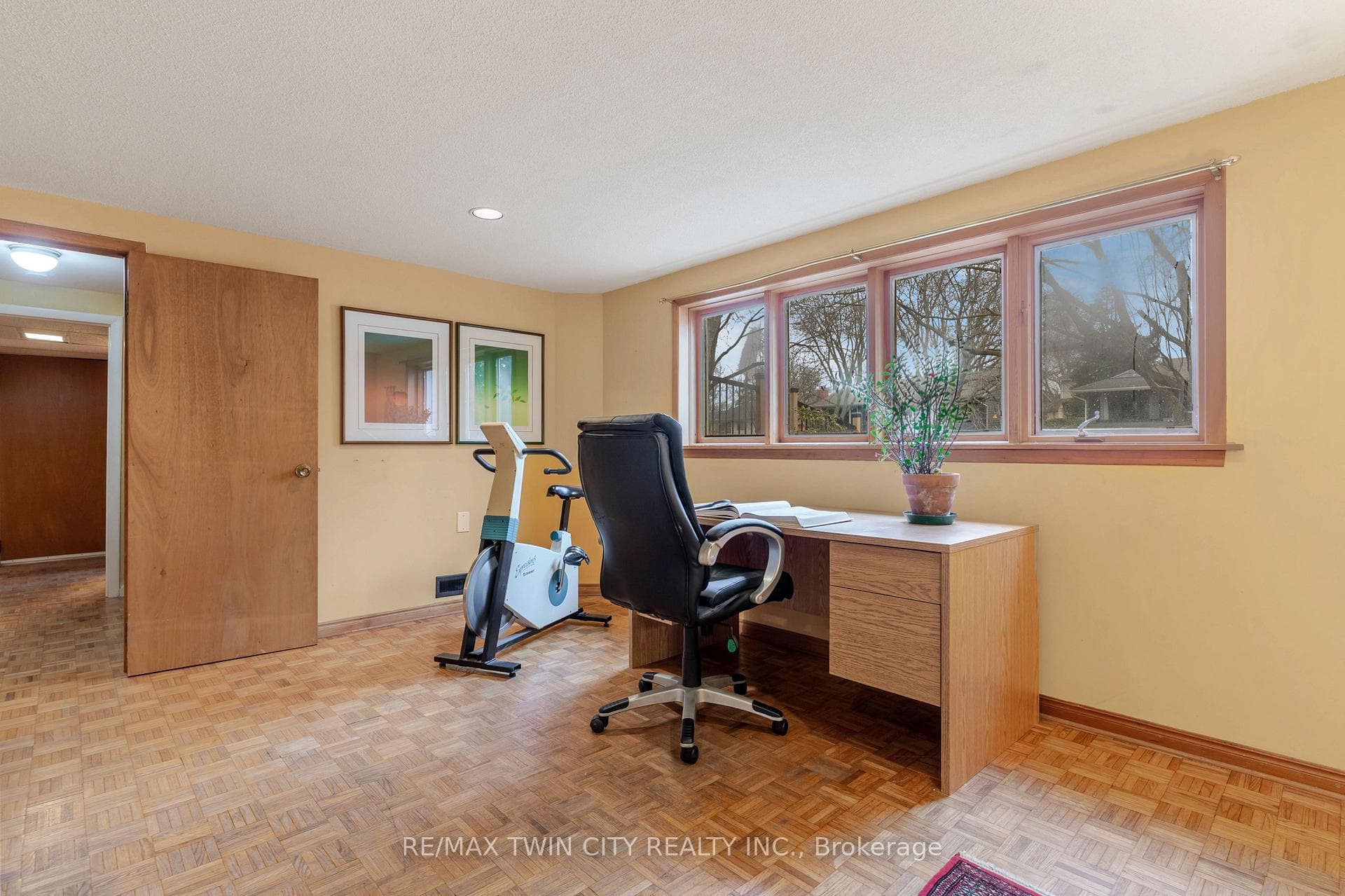 390 Tamarack Drive photo 37