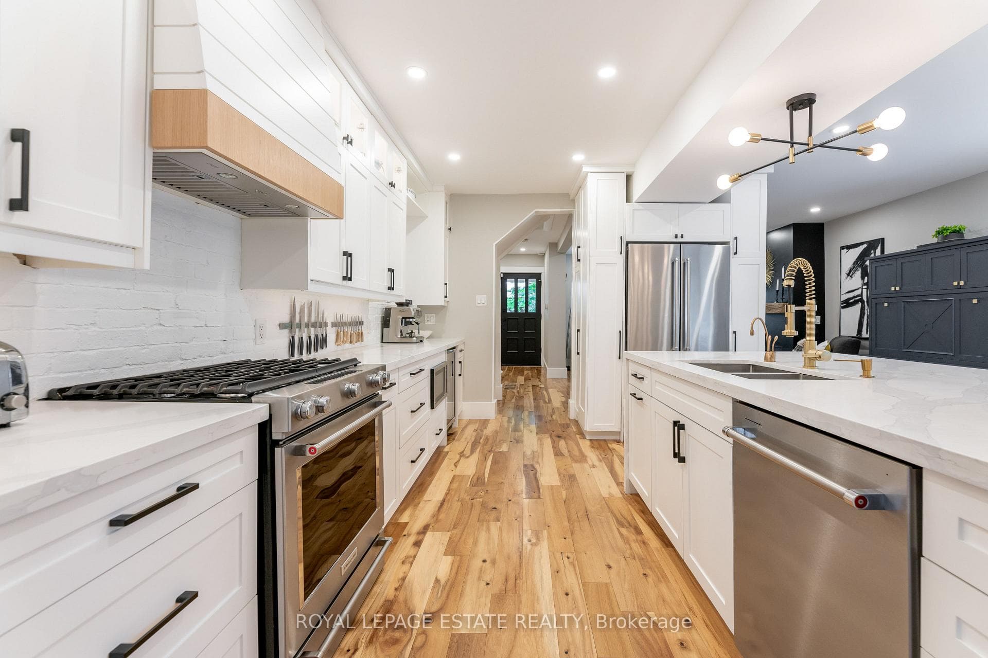 18 Cedar Avenue photo 8