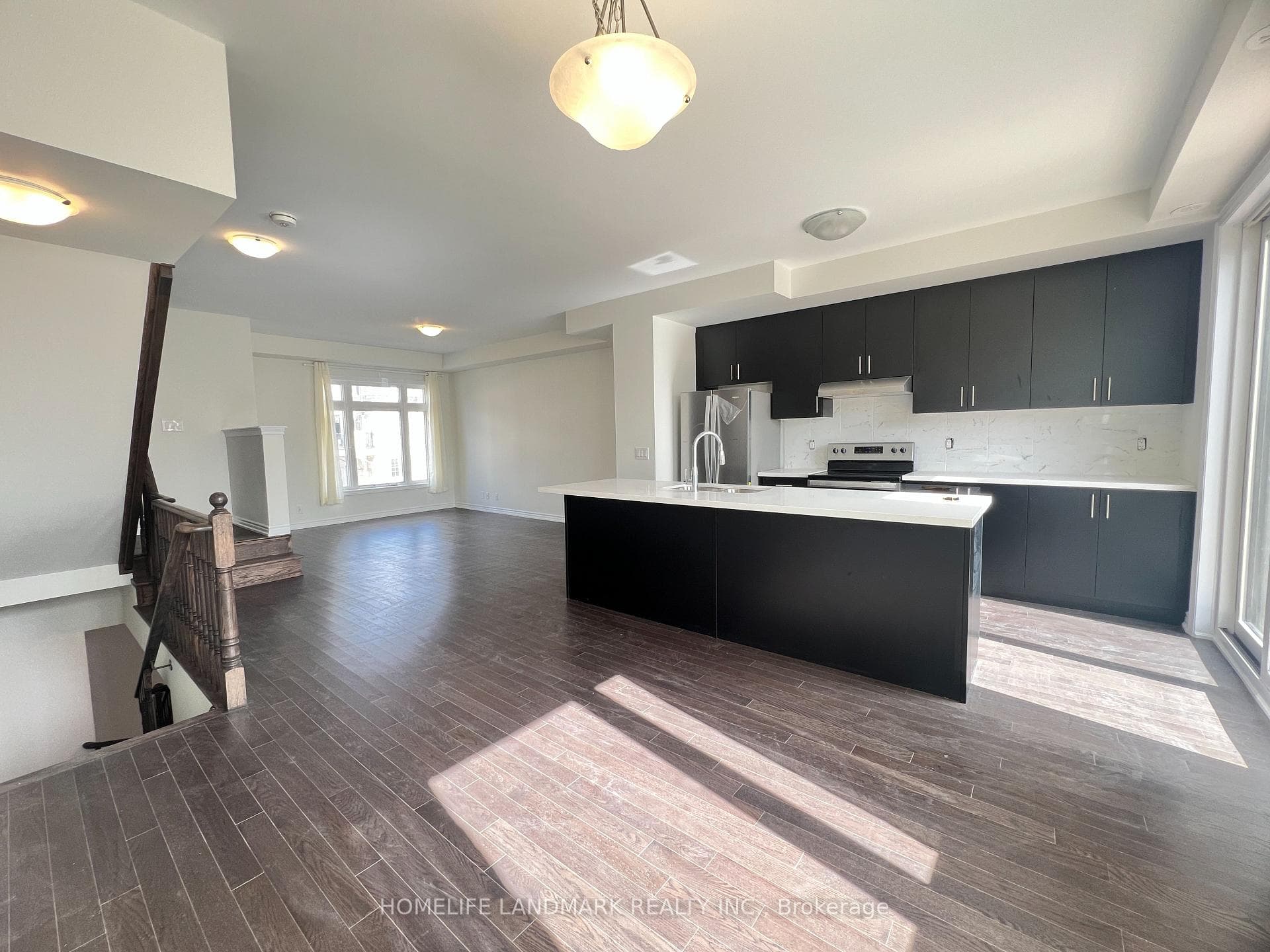 33 Guardhouse Crescent photo 3