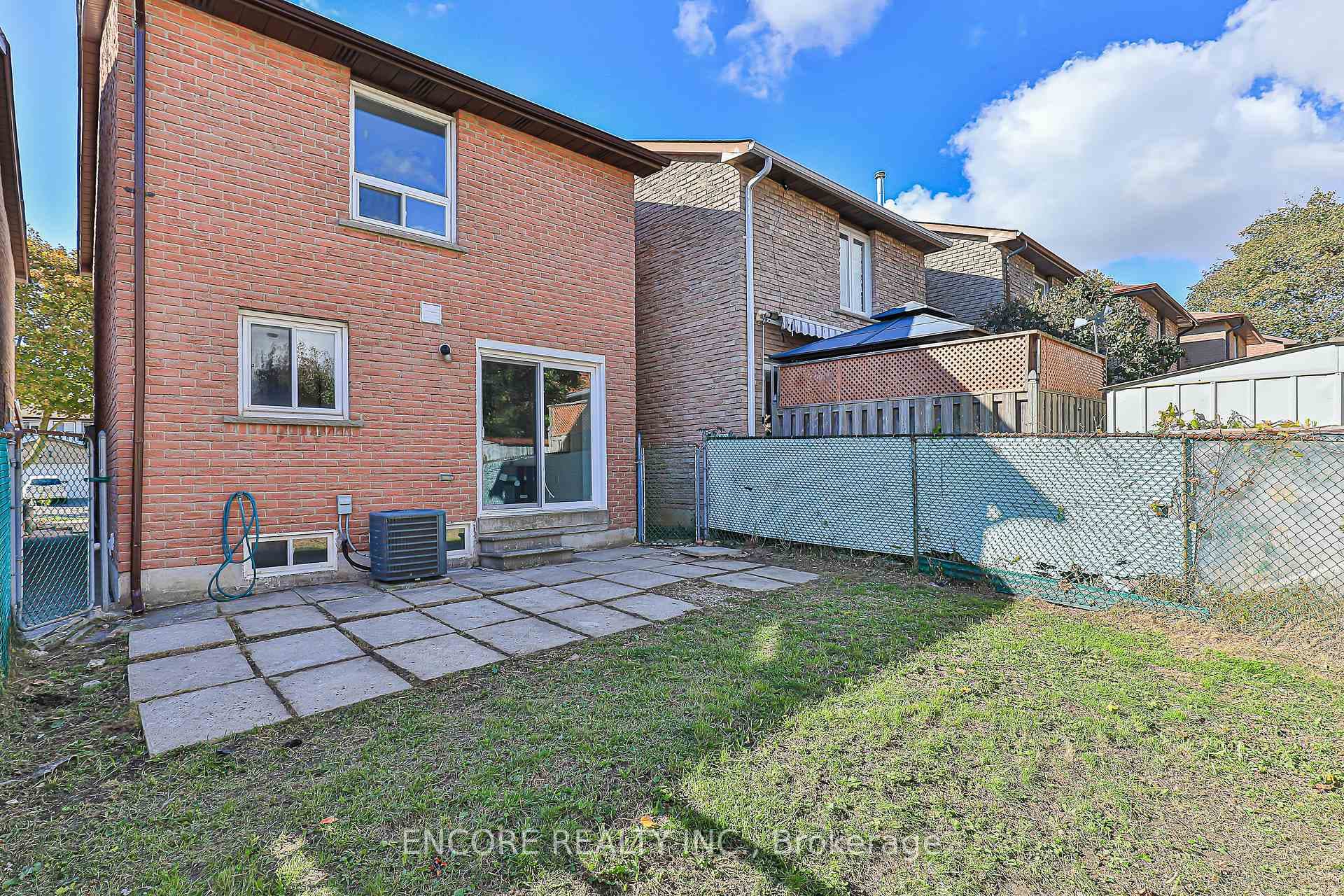 67 Cottsmore Crescent photo 40