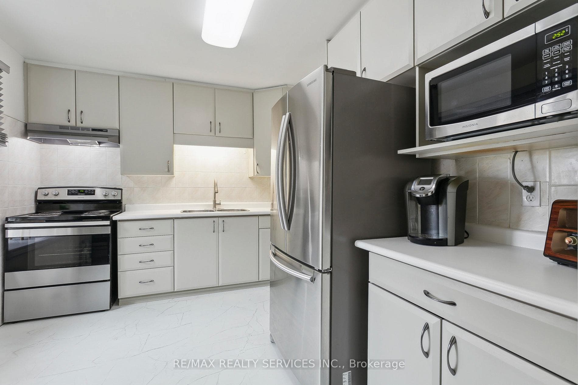 101 Greene Drive photo 11