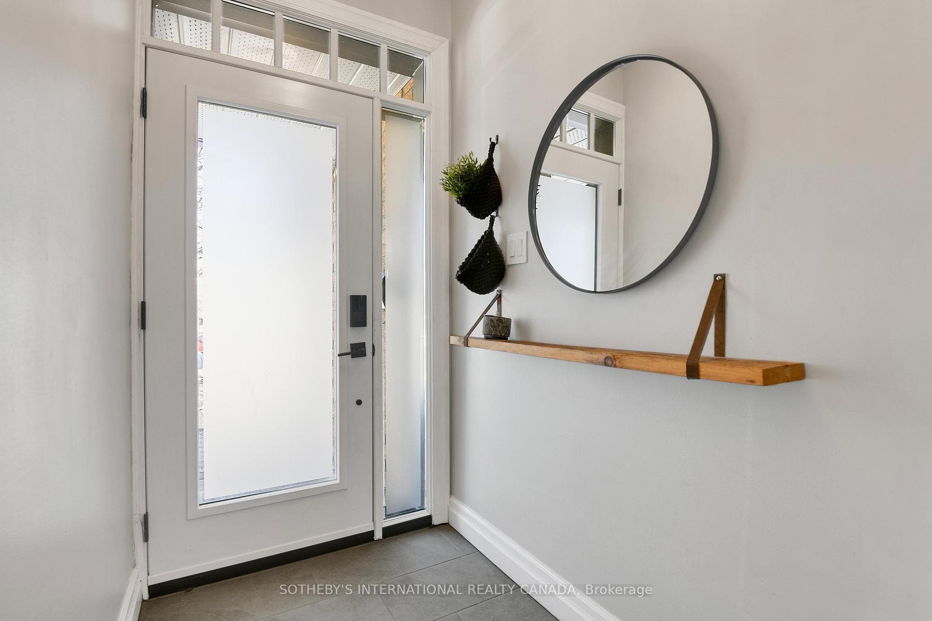 5823 Gladewoods Place photo 2