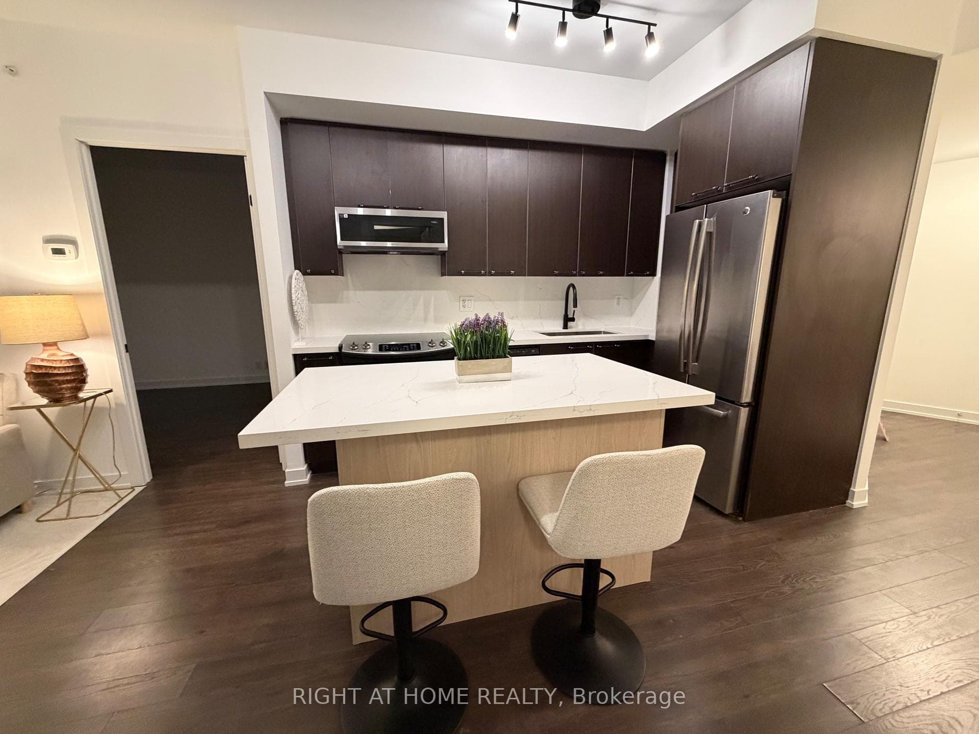 10 Park Lawn Road Unit 522 photo 11