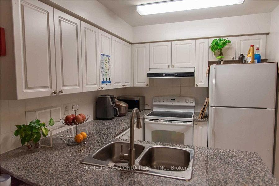 5500 Yonge Street Unit 505 photo 36
