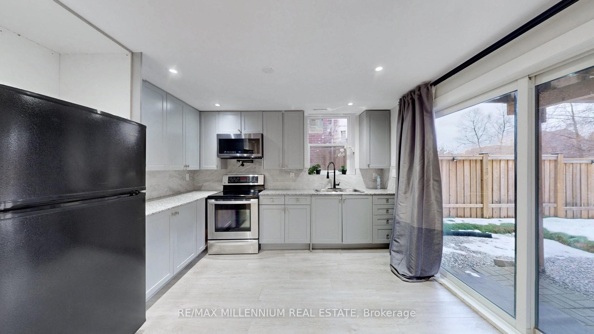 125 Cranbrook Crescent photo 33