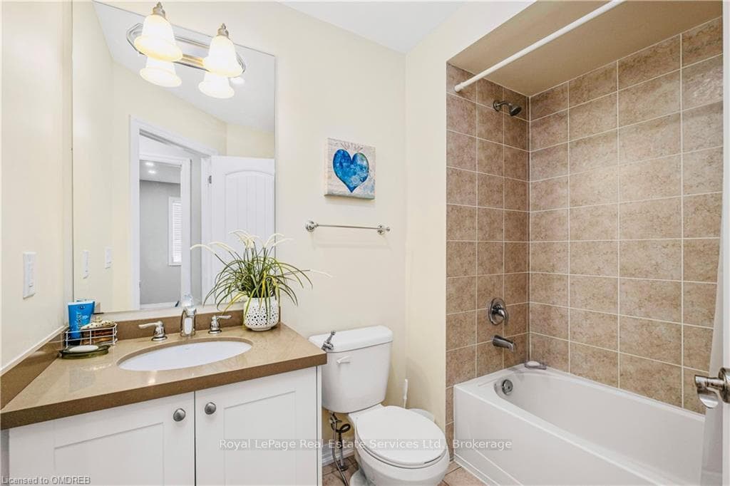 106 HANSON Crescent photo 22