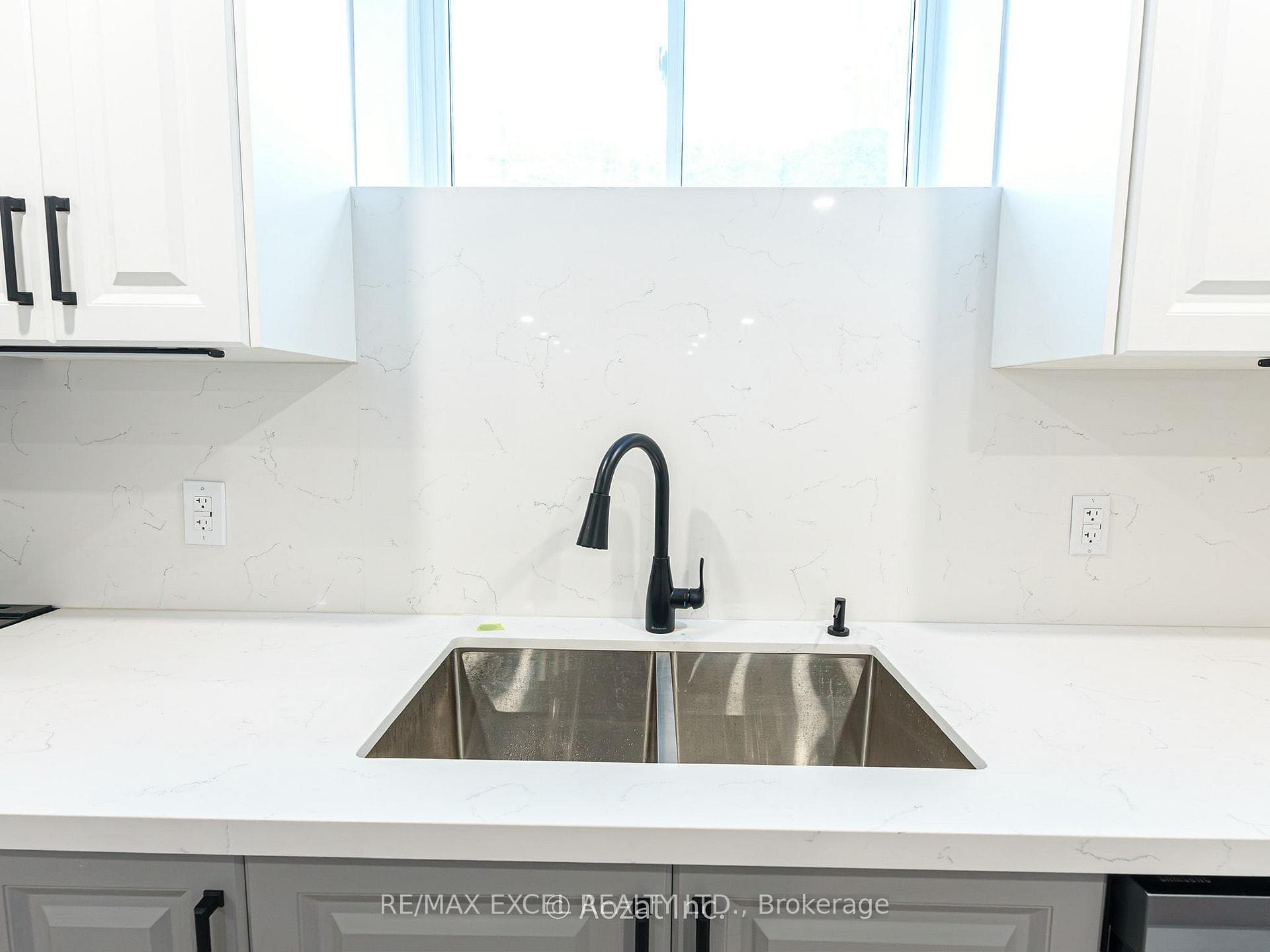 1 Tomwood Court photo 5