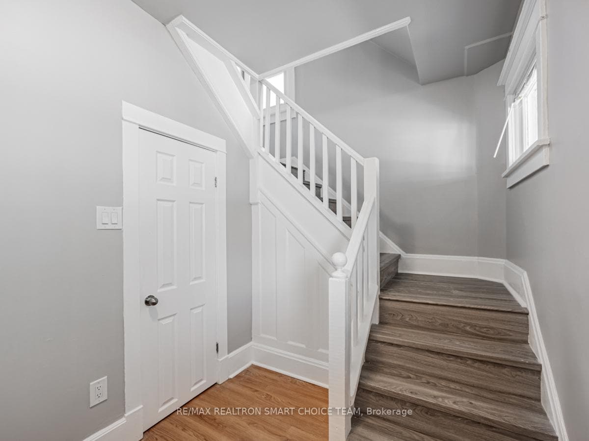 141 Agnes Street Unit 2 photo 6
