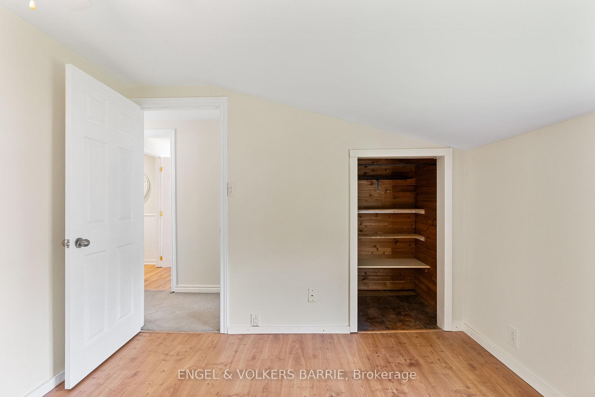8 GEORGE Street photo 24