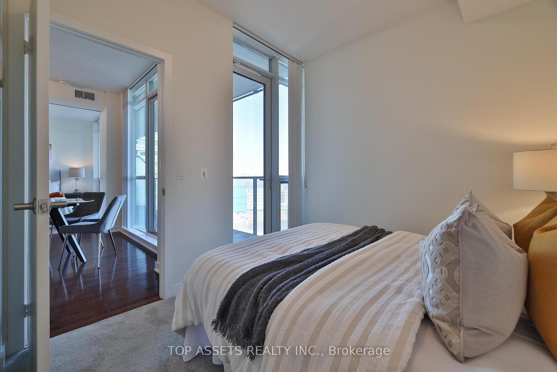 770 Bay Street Unit 1613 photo 30