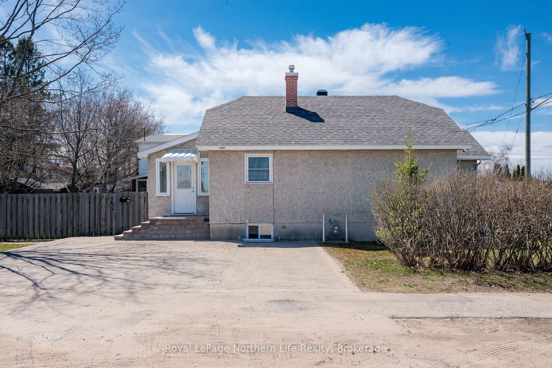 1093 Regina Street photo 2