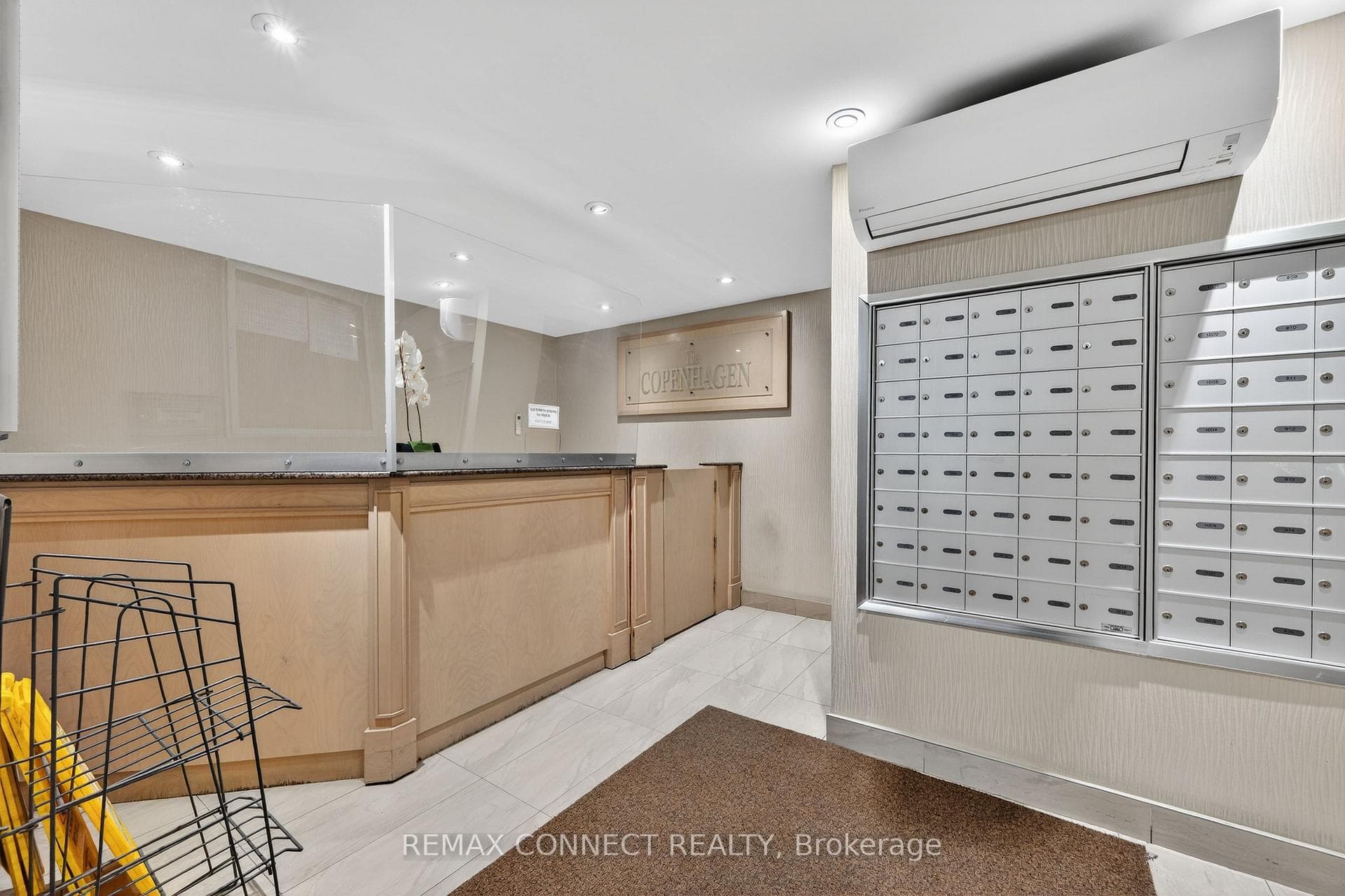 2 Glamorgan Avenue Unit 910 photo 46