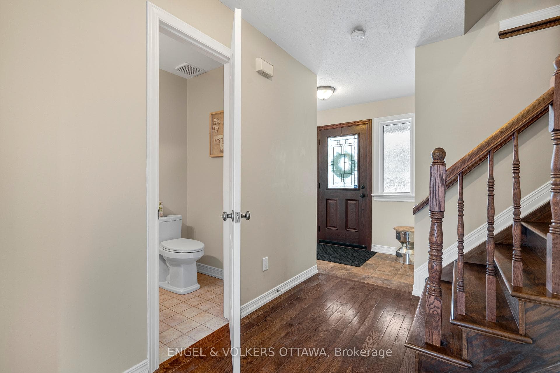 36 Newborough Crescent photo 3