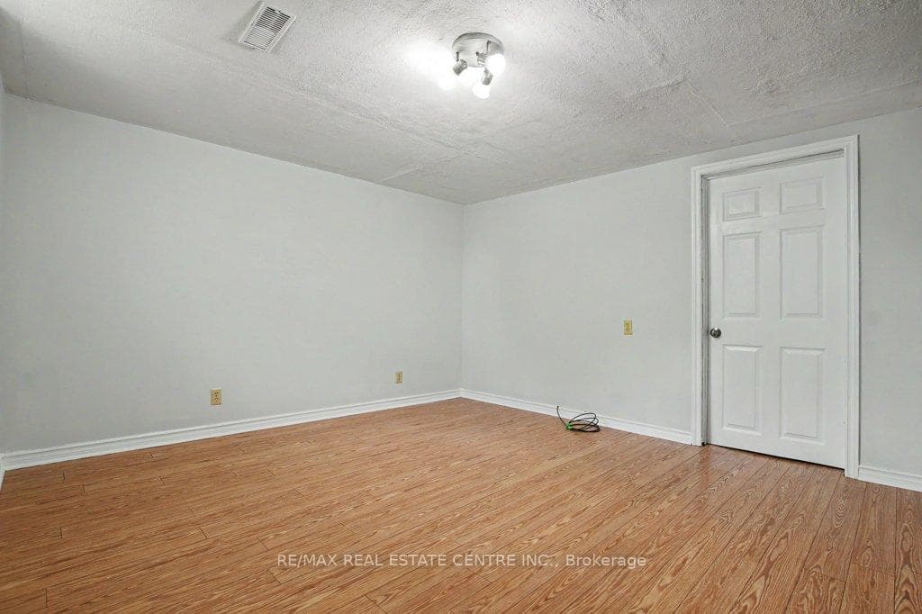 273 Elliott Street photo 26