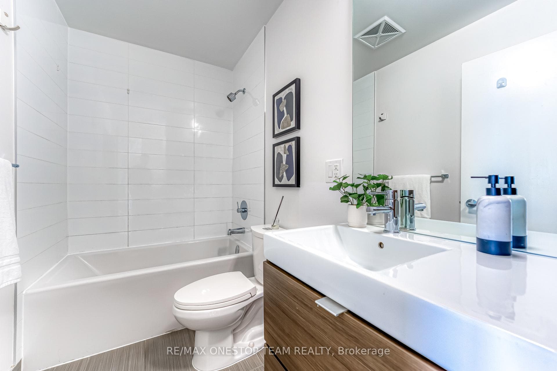62 Forest Manor Road Unit 1710 photo 32