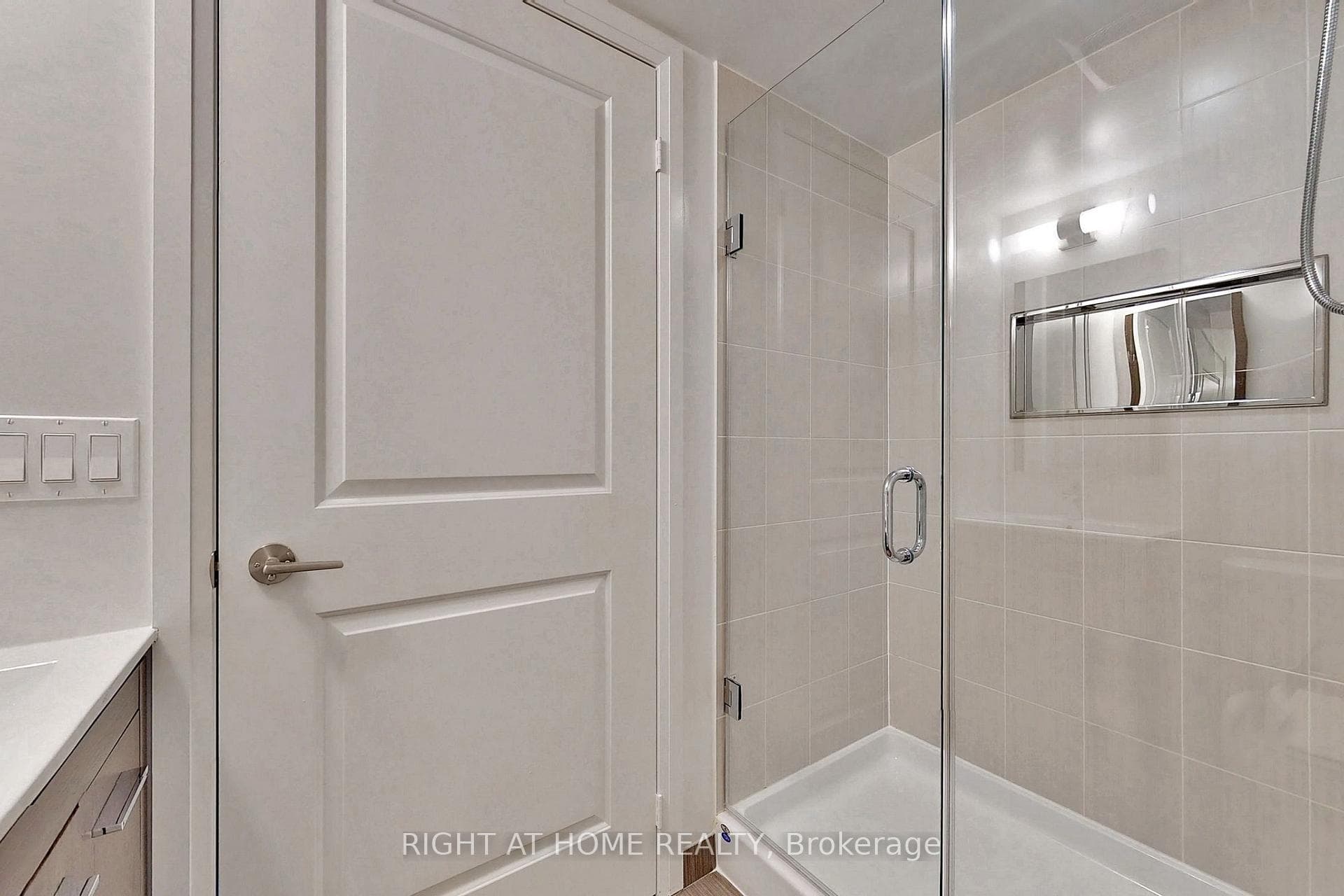 30 Meadowglen Place Unit 507 photo 16