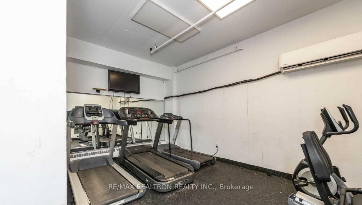 100 Leeward Glenway Unit 1401 photo 16