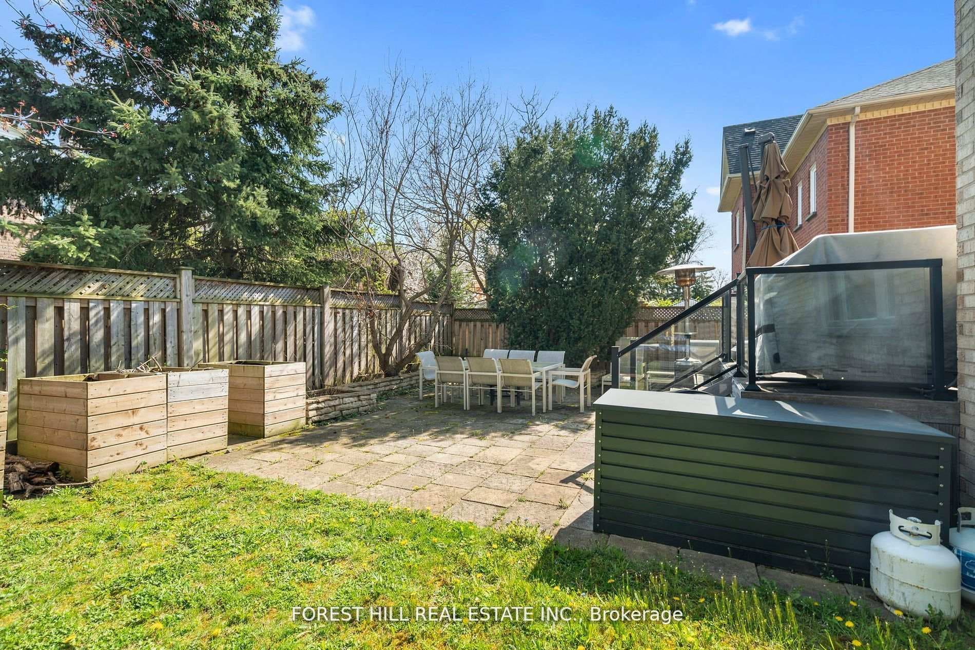 82 White Lodge Crescent photo 27