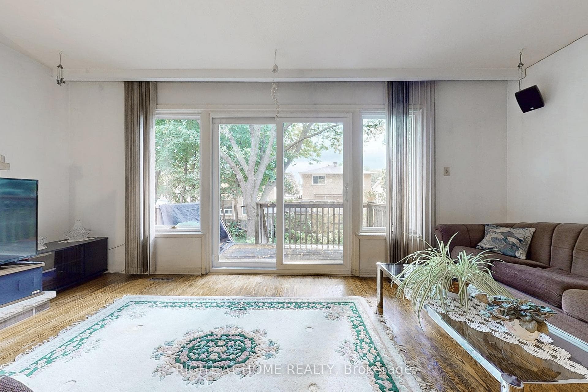 745 Steeles Avenue Unit 14 photo 4