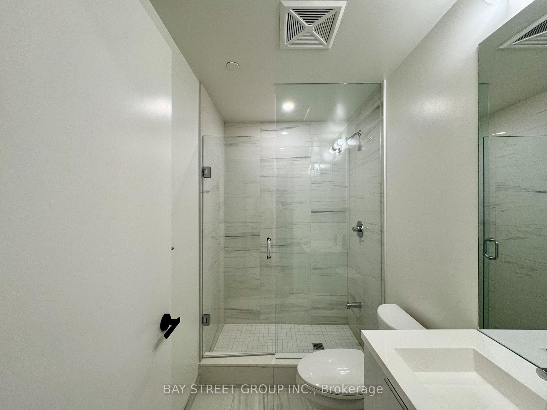 8 INTERCHANGE Way Unit 1007 photo 8