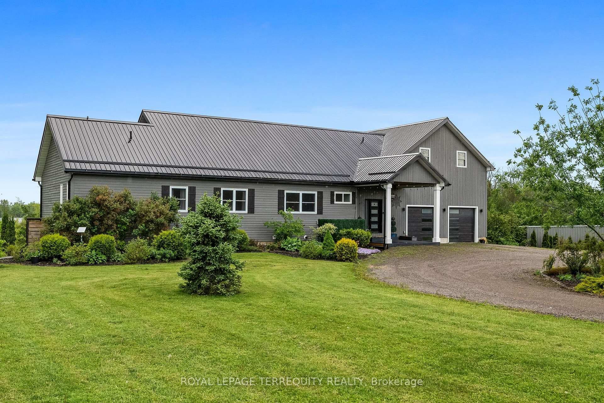 571 Catchmore Road photo 1