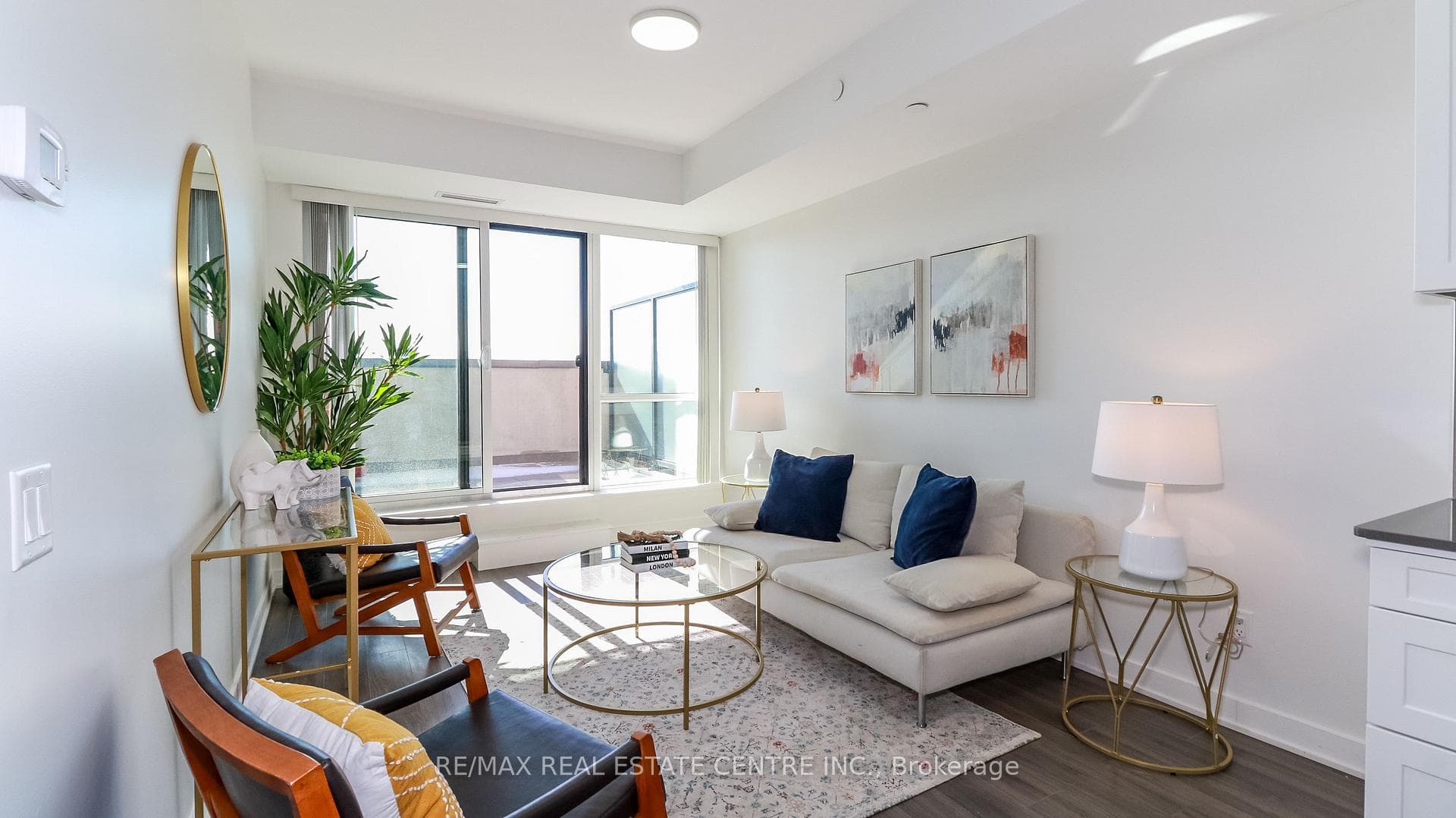 681 Yonge Street Unit 216 photo 22