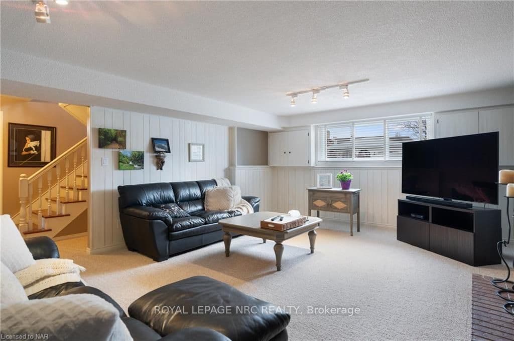 42 BRIMLEY Crescent photo 22