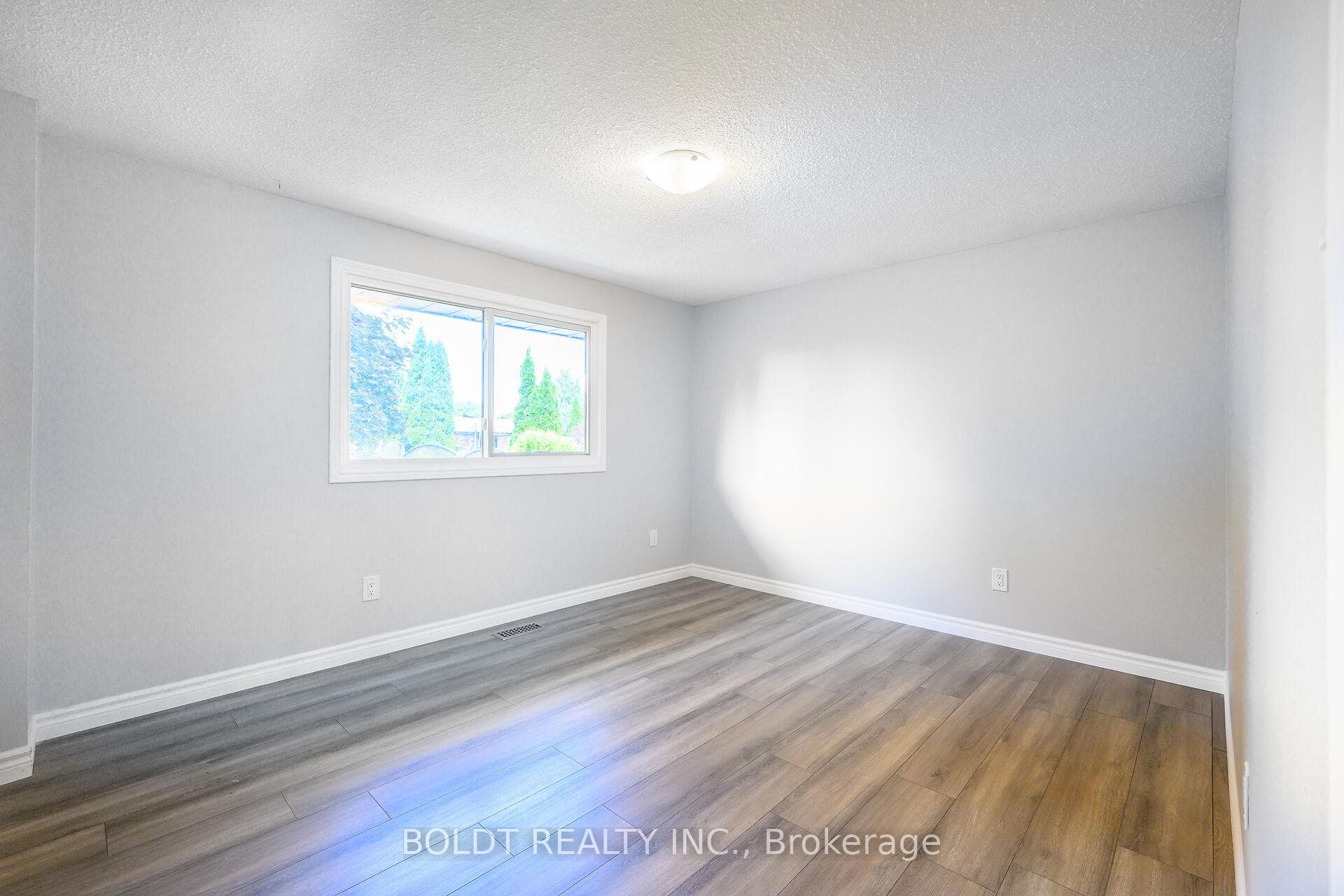 50 Adis Avenue photo 9