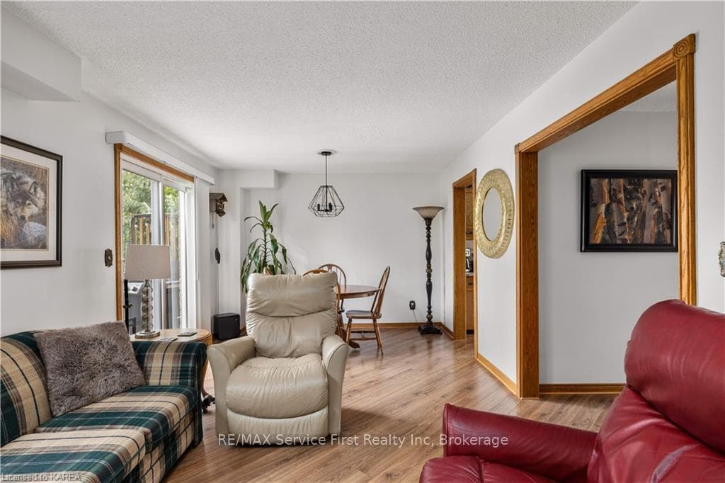 994 WESTMINSTER Place photo 11