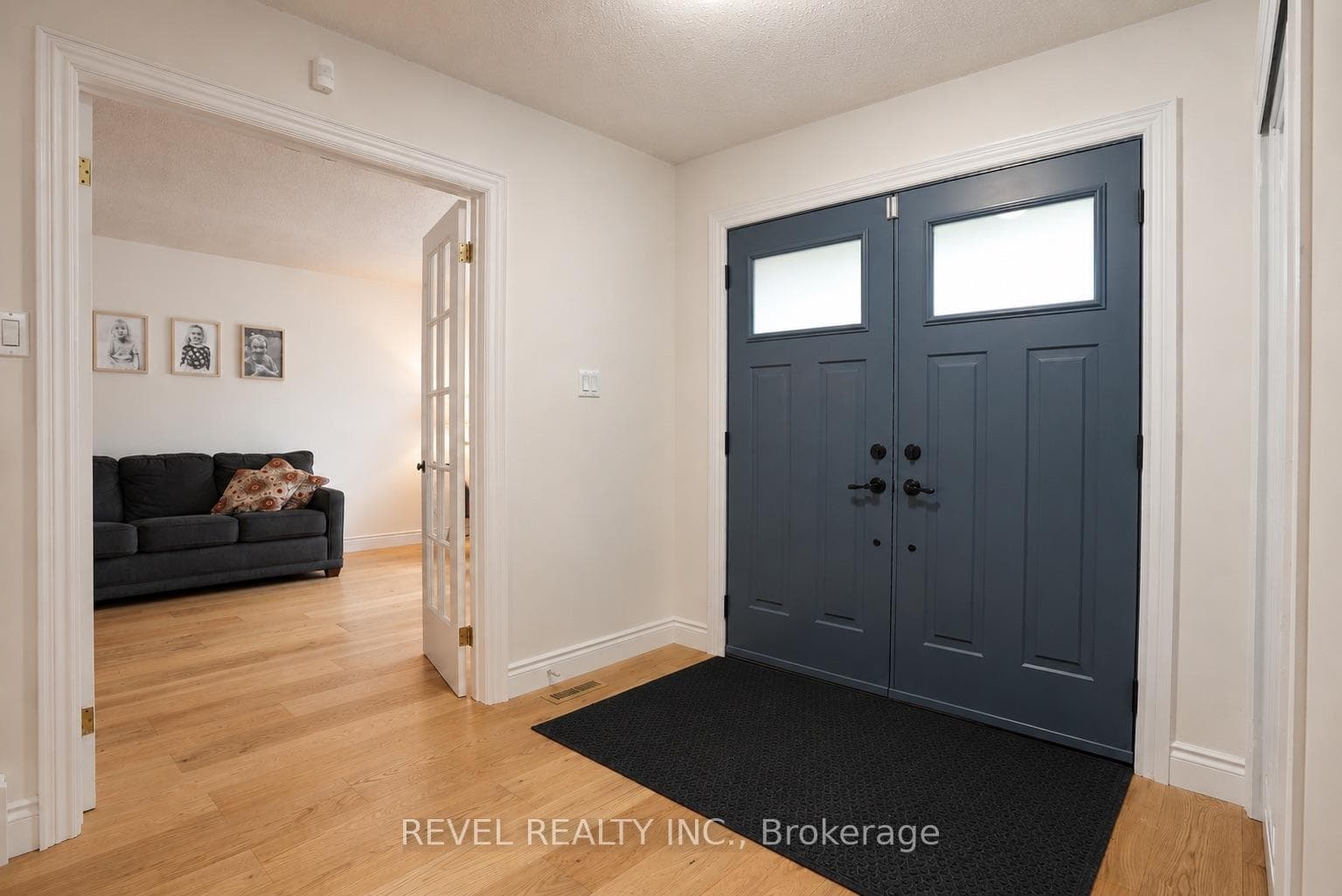 53 Oakridge Drive photo 4