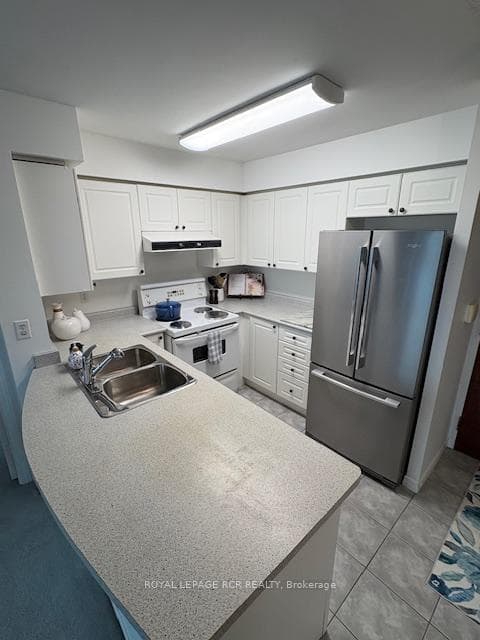 3 Ellesmere Street Unit 425 photo 2