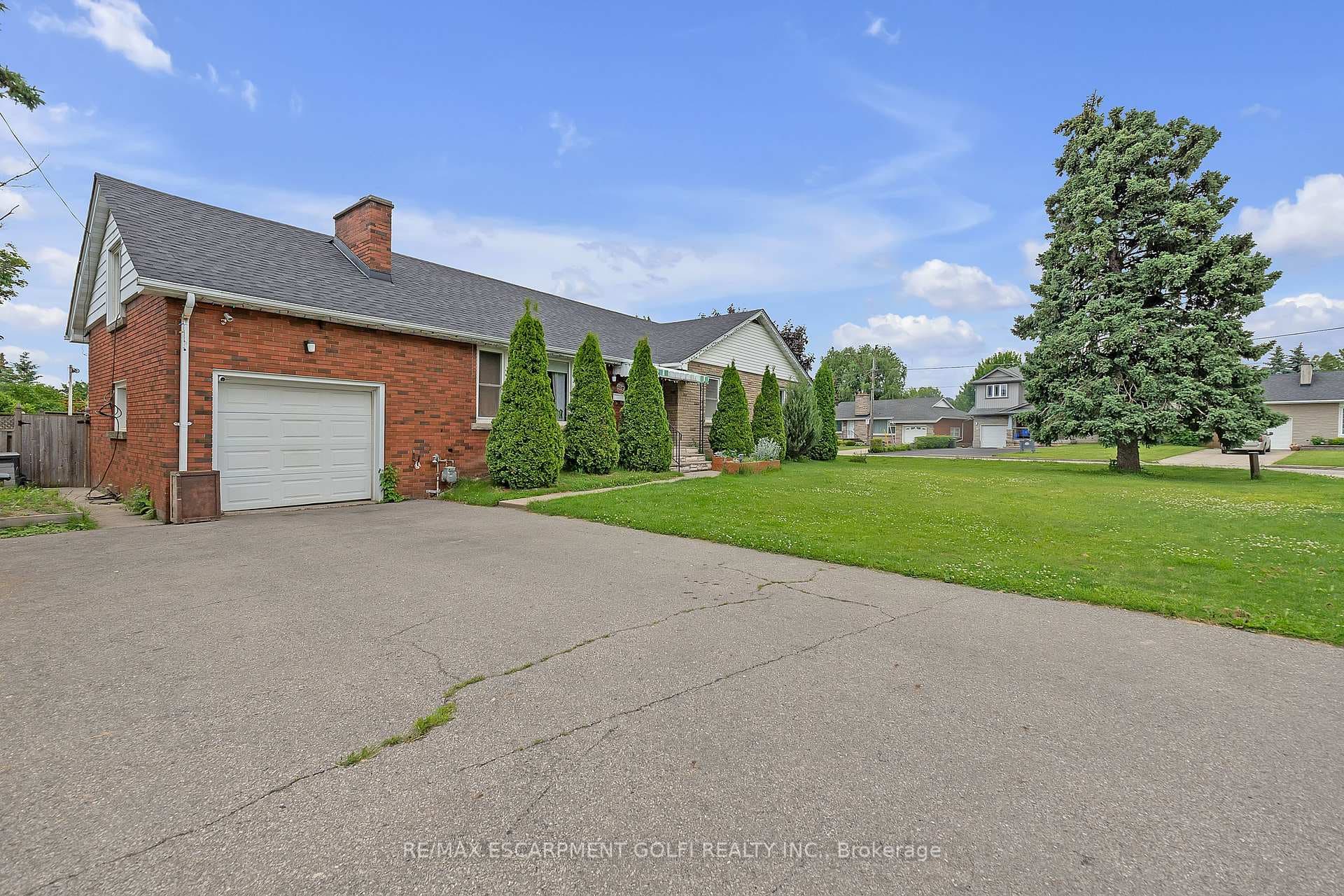 76 Irene Avenue photo 2