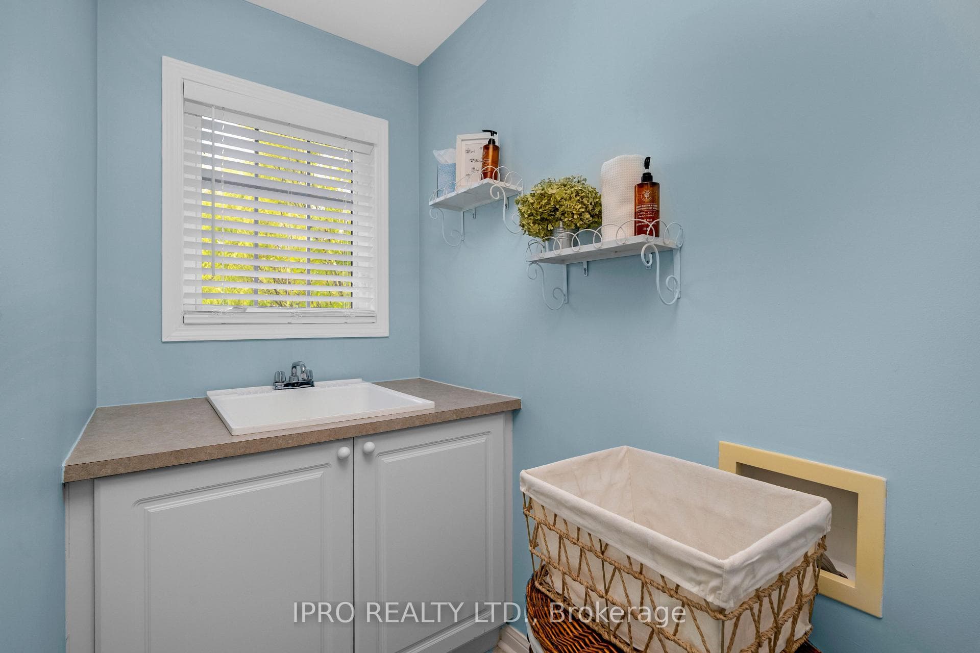 1392 Hill Street photo 27